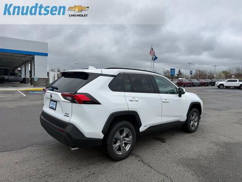 Used 2022 Toyota RAV4 XLE image 7