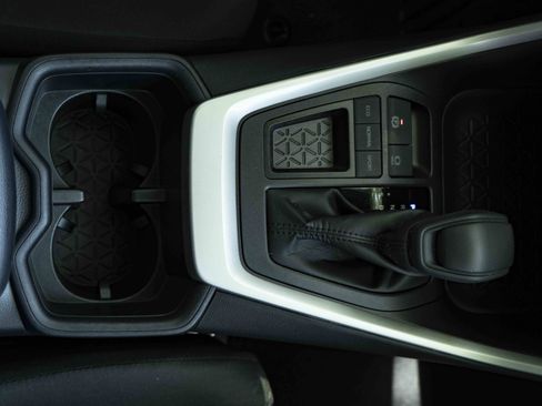 Used 2025 Toyota RAV4 XLE FWD image 27