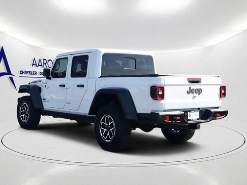 Used 2025 Jeep Gladiator Rubicon w/ Convenience Group AWD/4WD image 7