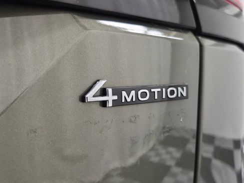 Used 2025 Volkswagen Atlas Peak Edition SE image 8