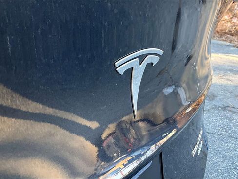 Used 2024 Tesla Model Y Performance image 29