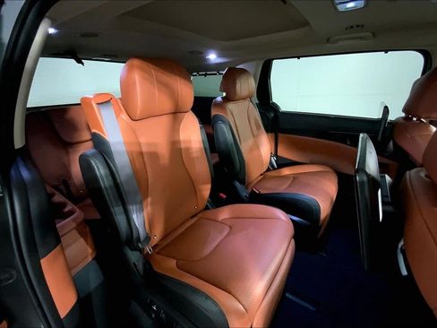 Certified 2024 Kia Carnival SX Prestige FWD image 23