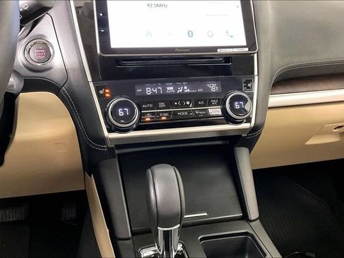 Used 2018 Subaru Outback 2.5i Limited AWD/4WD image 8