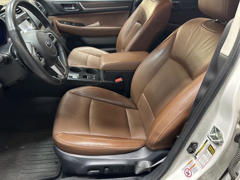Used 2017 Subaru Outback 3.6R Touring w/ Popular Package #5A AWD/4WD image 6