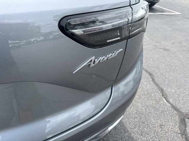 Used 2023 Buick Envision Avenir AWD/4WD image 7