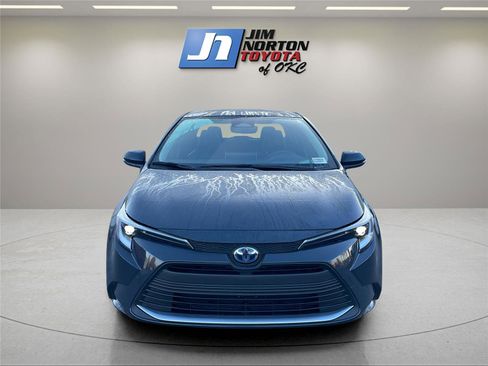 Used 2024 Toyota Corolla XLE image 2