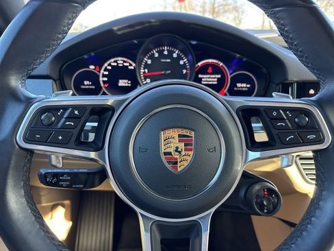 Used 2022 Porsche Cayenne Coupe image 26