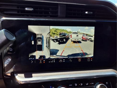 Used 2024 GMC Sierra 2500 Denali w/ Denali Reserve Package AWD/4WD image 9