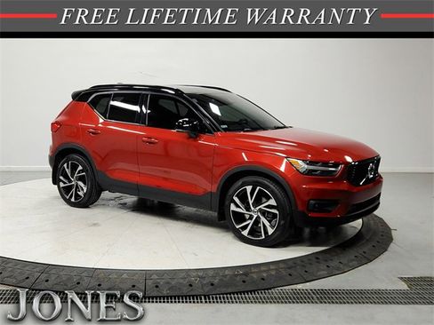 Used 2021 Volvo XC40 T5 R-Design w/ Protection Package image 1