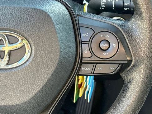 Used 2021 Toyota RAV4 XLE image 19