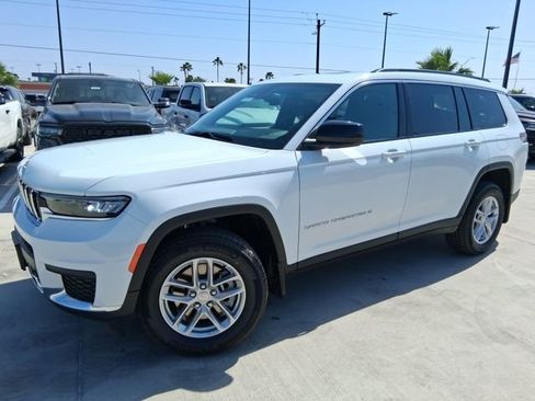 New 2026 Jeep Grand Cherokee L Laredo image 3