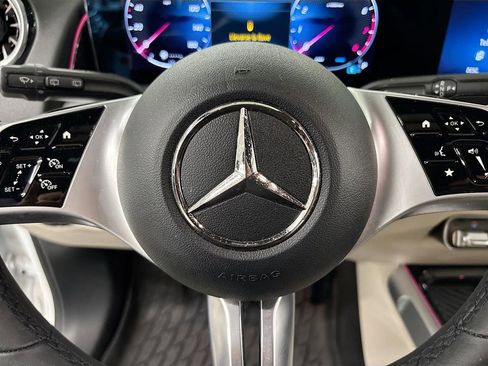 Used 2025 Mercedes-Benz GLB 250 image 22