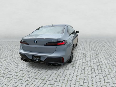 Used 2026 BMW 760i xDrive w/ Luxury Rear Seating Package AWD/4WD image 7