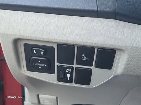 Used 2014 Toyota Prius image 34