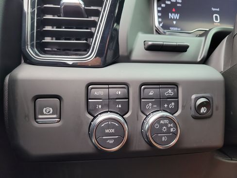 Used 2025 GMC Sierra 1500 AT4 w/ AT4 Premium Package AWD/4WD image 33