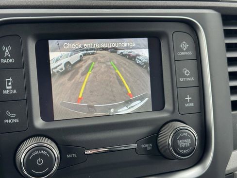 Used 2023 RAM 1500 4x4 Crew Cab Classic w/ Chrome Appearance Group image 24