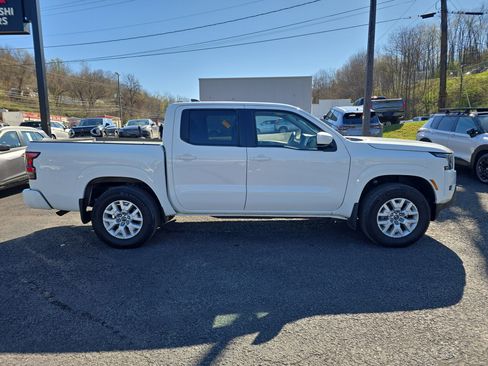 Used 2022 Nissan Frontier SV w/ Technology Package AWD/4WD image 4