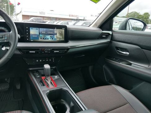 Certified 2025 Nissan Kicks SR FWD image 11