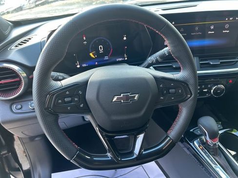 Used 2024 Chevrolet Trax RS w/ Driver Confidence Package image 21