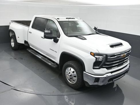 Used 2025 Chevrolet Silverado 3500 LTZ w/ LTZ Plus Package AWD/4WD image 29