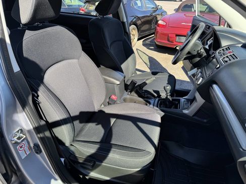 Used 2017 Subaru Forester 2.5i image 5