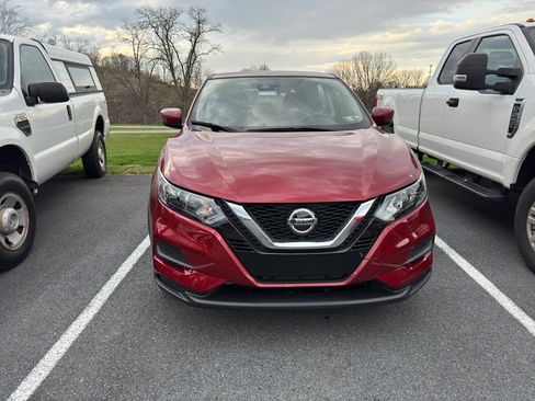 Used 2022 Nissan Rogue Sport S image 2