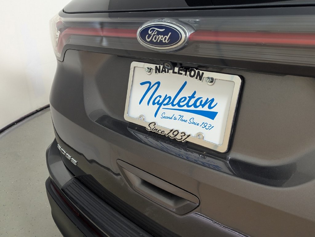 Used 2018 Ford Edge Titanium FWD image 8