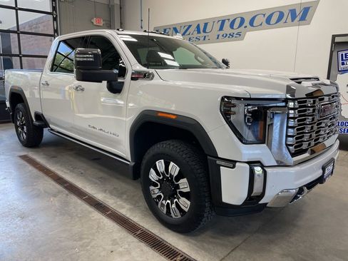 Used 2025 GMC Sierra 2500 Denali w/ Denali Reserve Package AWD/4WD image 2