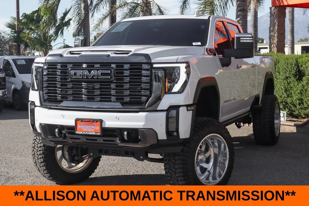 Used 2024 GMC Sierra 2500 Denali Ultimate AWD/4WD image 4