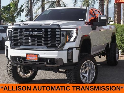 Used 2024 GMC Sierra 2500 Denali Ultimate AWD/4WD image 4