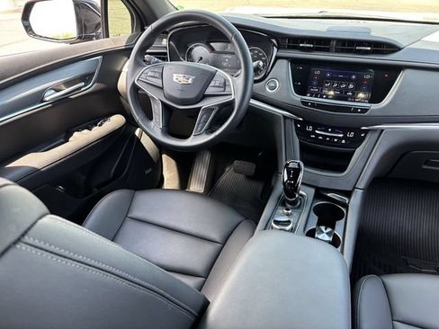 Used 2025 Cadillac XT5 Luxury FWD image 14