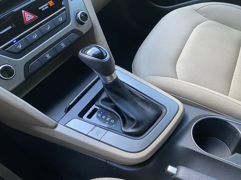 Used 2017 Hyundai Elantra SE FWD image 27