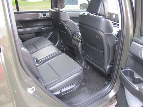 Used 2025 Hyundai Santa Fe SEL FWD image 17