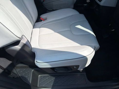 Used 2024 Hyundai Palisade SEL FWD image 33