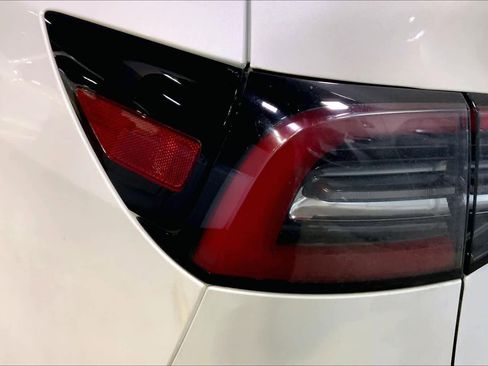 Used 2023 Tesla Model Y AWD image 28