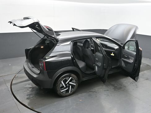 Certified 2025 Nissan Kicks SV image 35