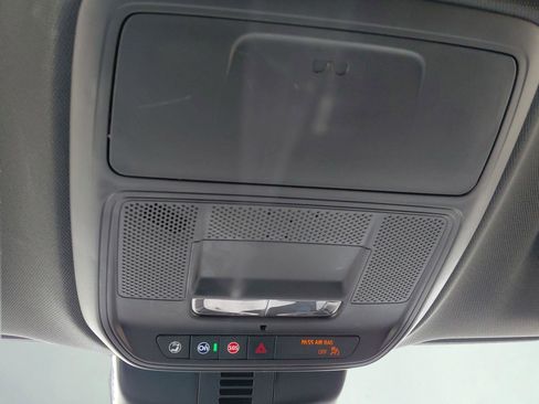 Used 2025 Buick Enclave Preferred AWD/4WD image 33