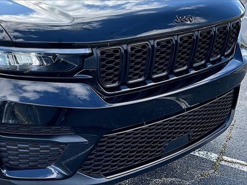 Used 2023 Jeep Grand Cherokee Altitude image 33