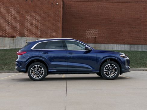 Certified 2025 Audi Q5 Premium w/ Convenience Package image 3