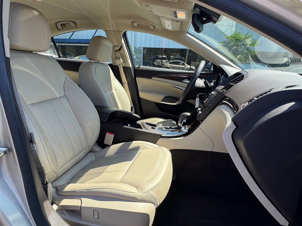 Used 2013 Buick Regal Leather FWD image 18