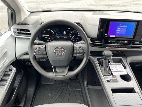 New 2026 Toyota Sienna LE image 13