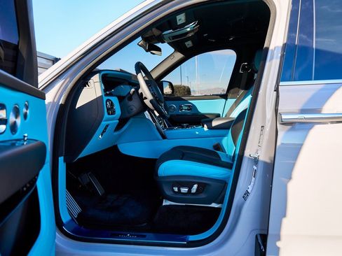 Used 2025 Rolls-Royce Cullinan image 34