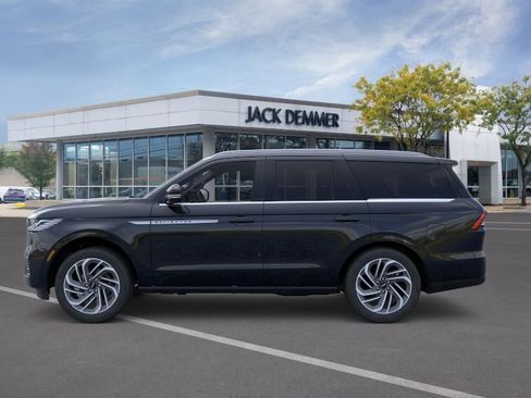 New 2026 Lincoln Navigator Reserve AWD/4WD image 3