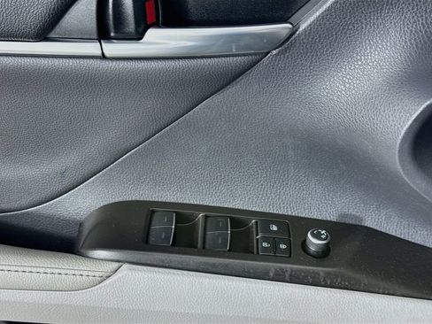 Used 2021 Toyota Camry XLE FWD image 21