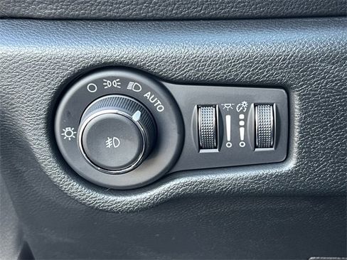 Certified 2026 Chrysler Pacifica Select w/ S Appearance Package image 21