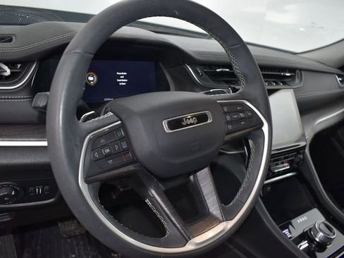Used 2023 Jeep Grand Cherokee Limited image 13
