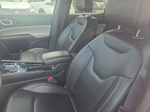 Used 2025 Jeep Compass Limited AWD/4WD image 9