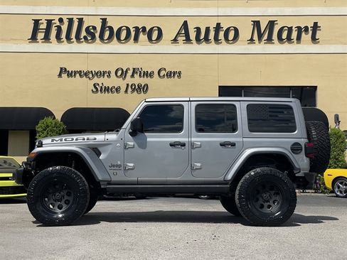 Used 2019 Jeep Wrangler Unlimited Sahara w/ Quick Order Package 24M Moab AWD/4WD image 3