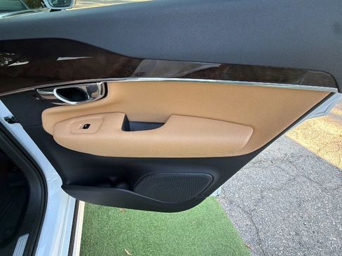 Used 2017 Volvo XC90 T6 Momentum AWD/4WD image 22