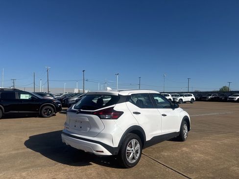 Used 2022 Nissan Kicks S image 19